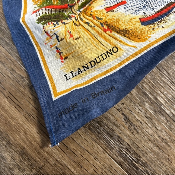 North Wales Illustrated Cotton Bath Towel - Picture 3 of 4